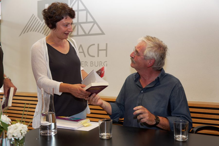 PoLIT-Buch © Panoramastudio Int. Ltd (2)